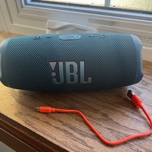 🔴🔴🔴sold 🔴🔴🔴JBL chargers 5